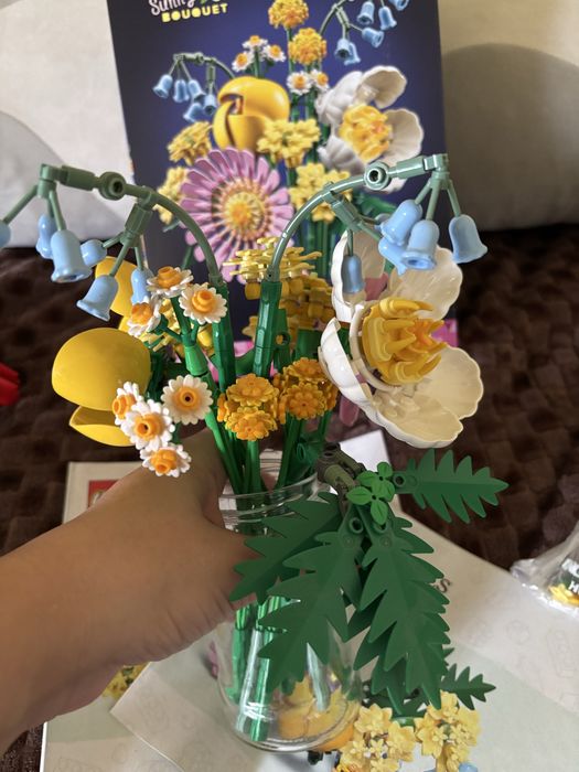 LEGO Botanicals: Mic buchet luminos 10347, 9 ani+, 373 piese