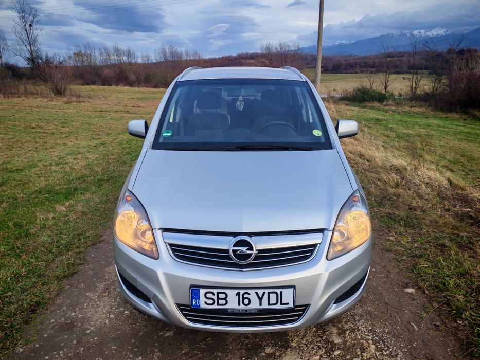 Vand opel zafira 1.7 ecoflex 7 locuri euro 5 an 2013 116 cp impecabil