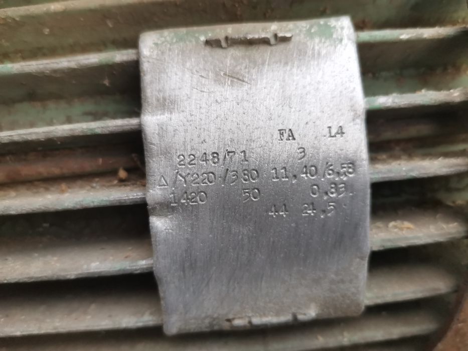 Vând motor 220 /380