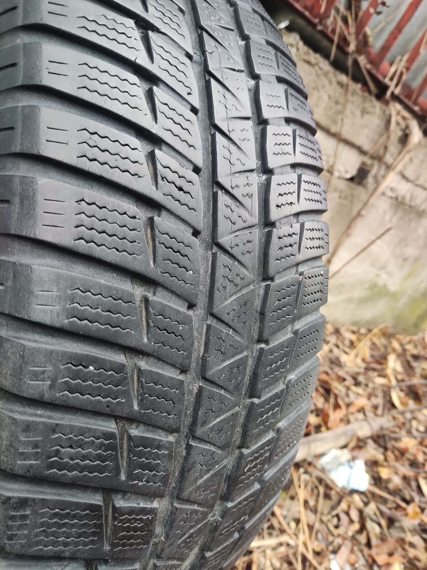 4бр зимни гуми 215/65/16 Falken Euro Winter 
6mm грайфер
Добри състоян