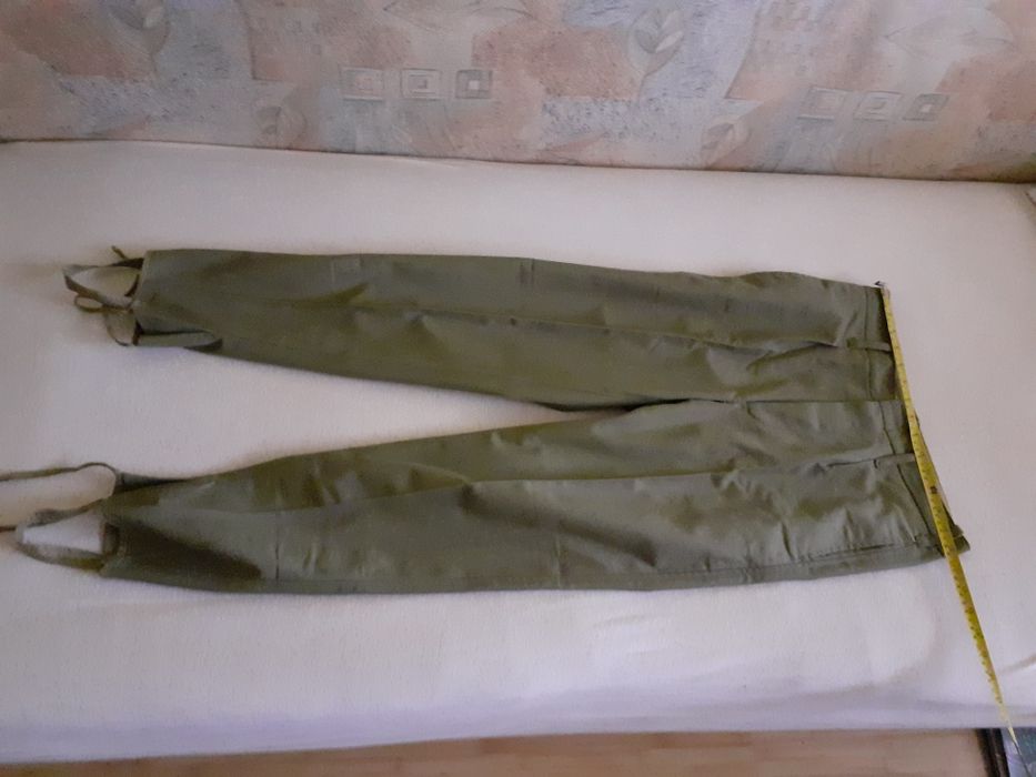 Vand pantaloni noi militar in termen soldat/gradat.