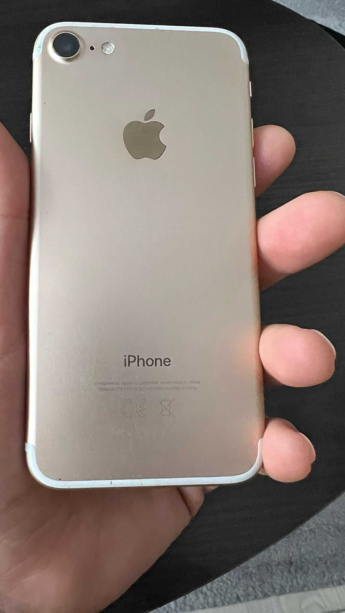 Vand Iphone 7 Gold, stare excelenta!
