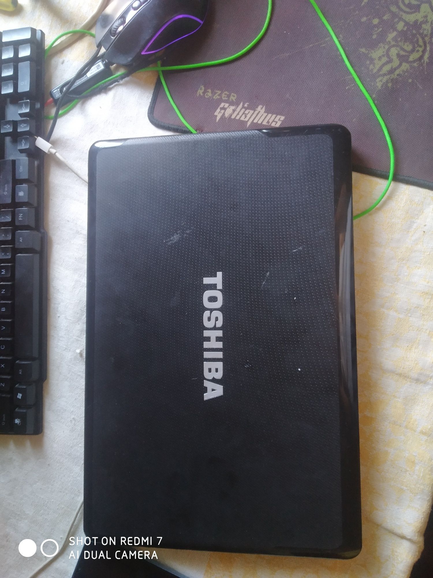 Toshiba noutbuk sotiladi