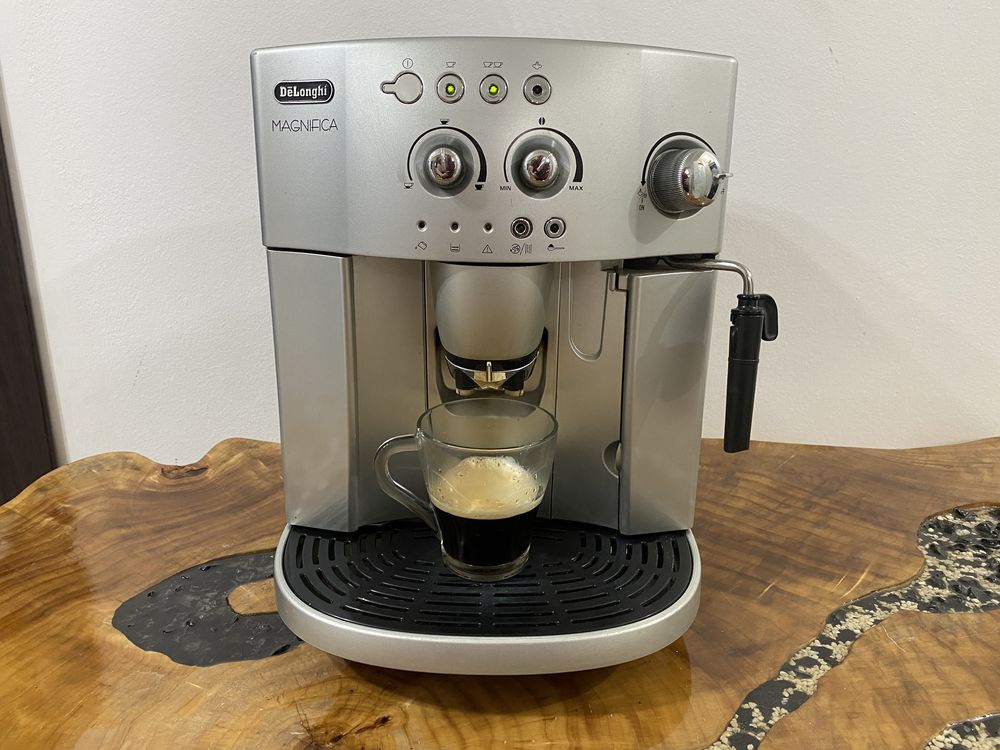 expresor / espressor delonghi magnifica