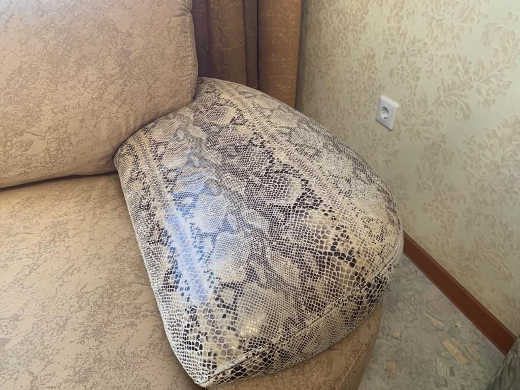 Продам диван угловой б/у