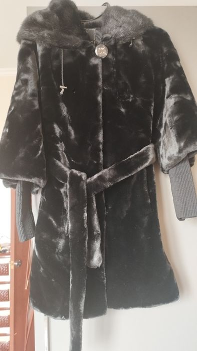 Женская одежда. Шуба в отличном состояние