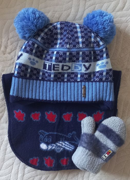 Продам шапка+манишка+рукавички в подарок