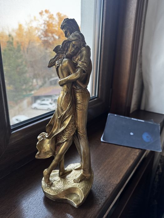 Красивая статуэтка пары в отличном состоянии