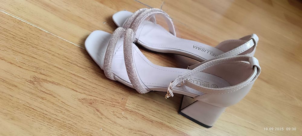 Продам босоножки