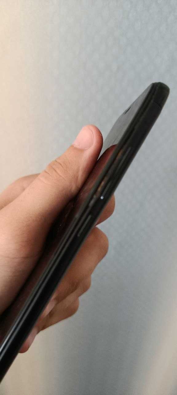 Продаю Redmi 5 plus 3/32  с коробкой  экран мертв
