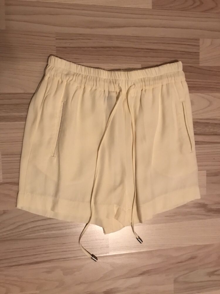 Pantaloni scurti crem Zara XS