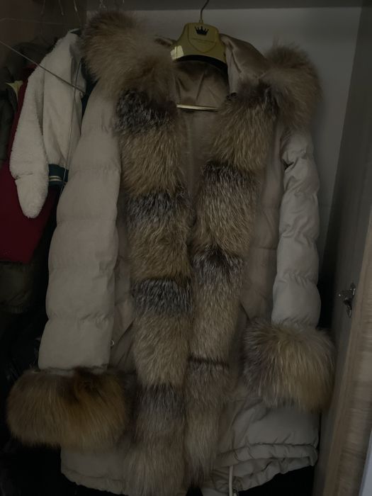 Geaca parka din blana naturala (geaca este impermeabila )