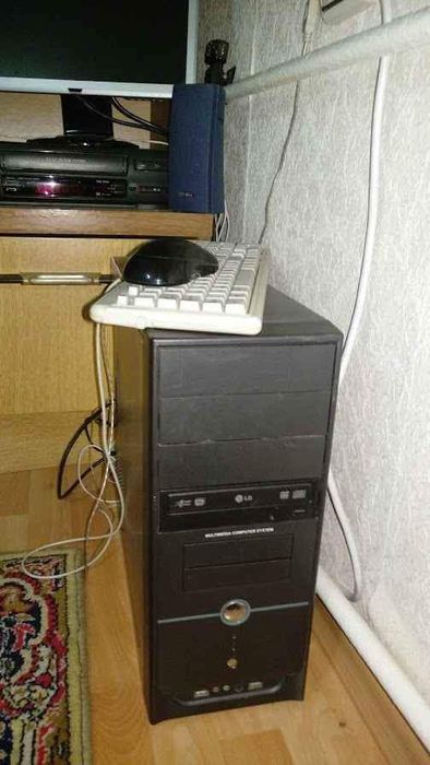 Компютър и монитор