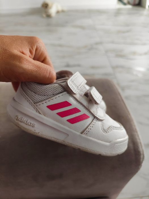 Vând adidași fetiță 50 amândouă perechile