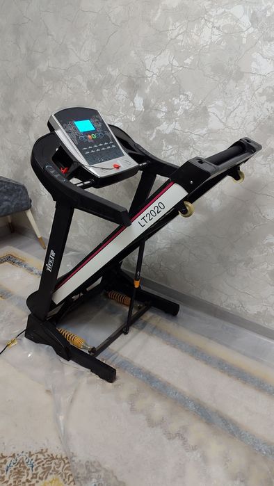 Продается двух моторная беговая дорожка Life Top LT 2020.
