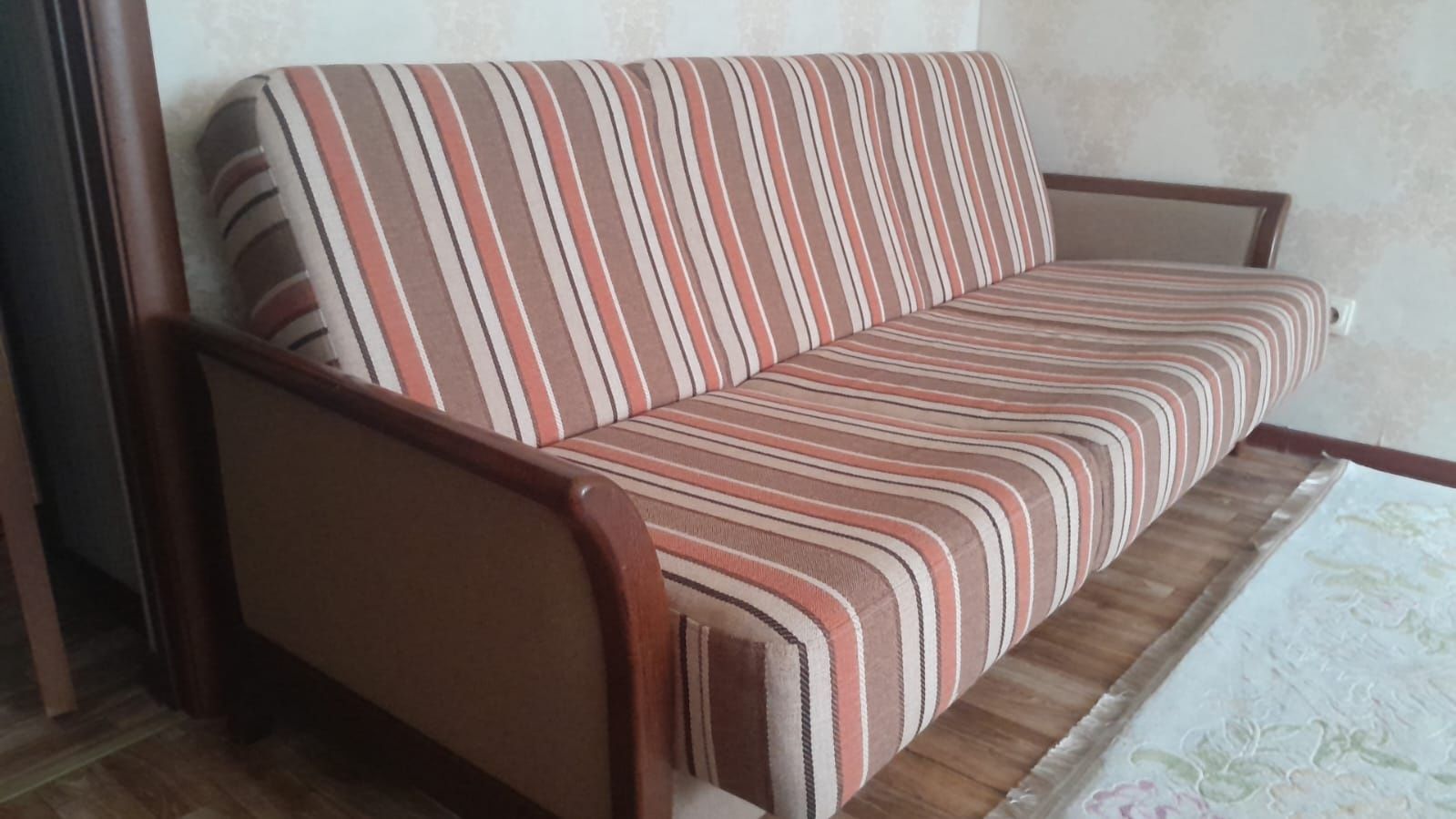 Продается диван с креслами