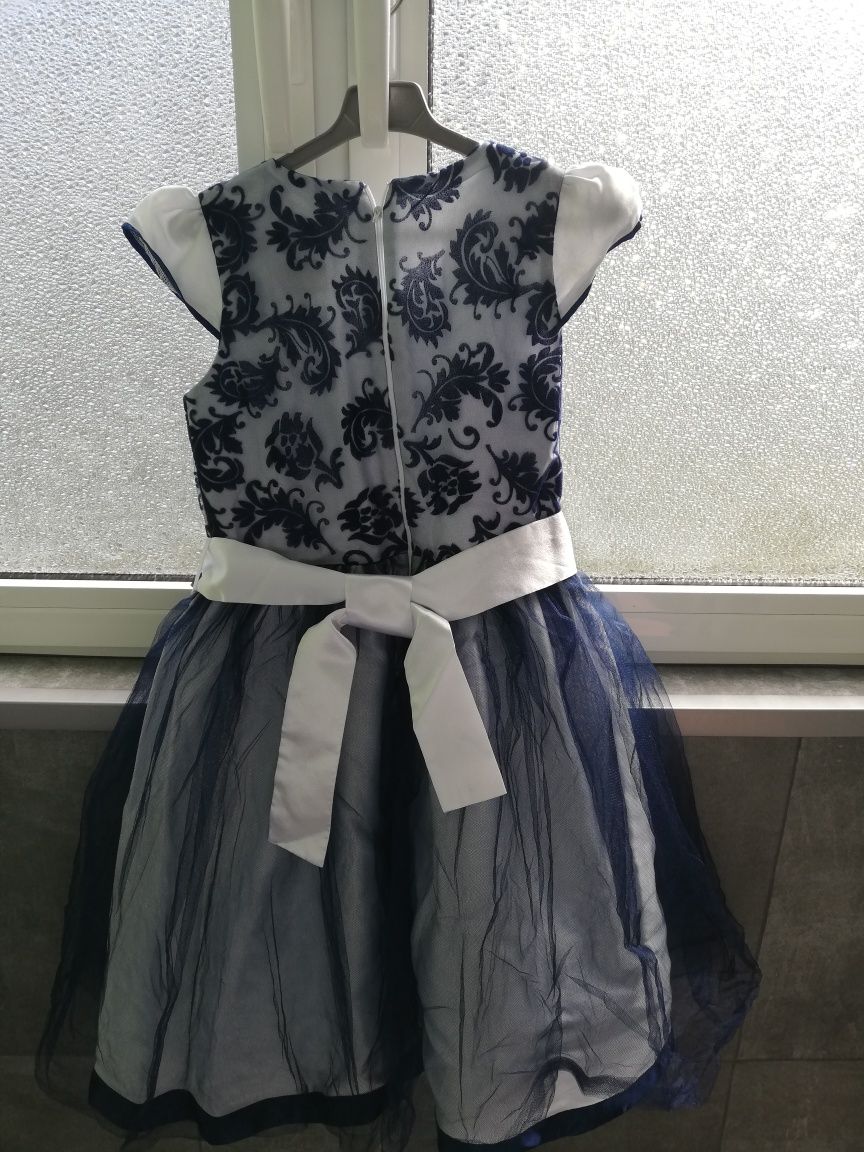 Детска рокля размер 140