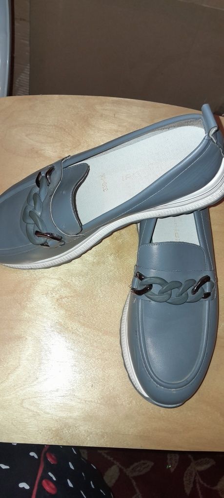 Ayollar ucun tufli