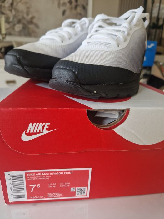 Nike air max invigor print