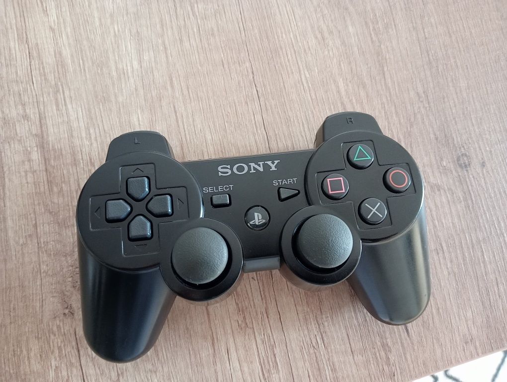 Consolă PlayStation 3 originala + 3 jocuri