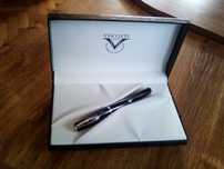 Позлатена писалка Visconti Divina Black