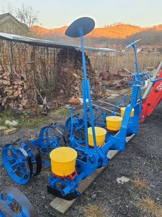 Semanatoare de porumb pe 2 si 4 randuri