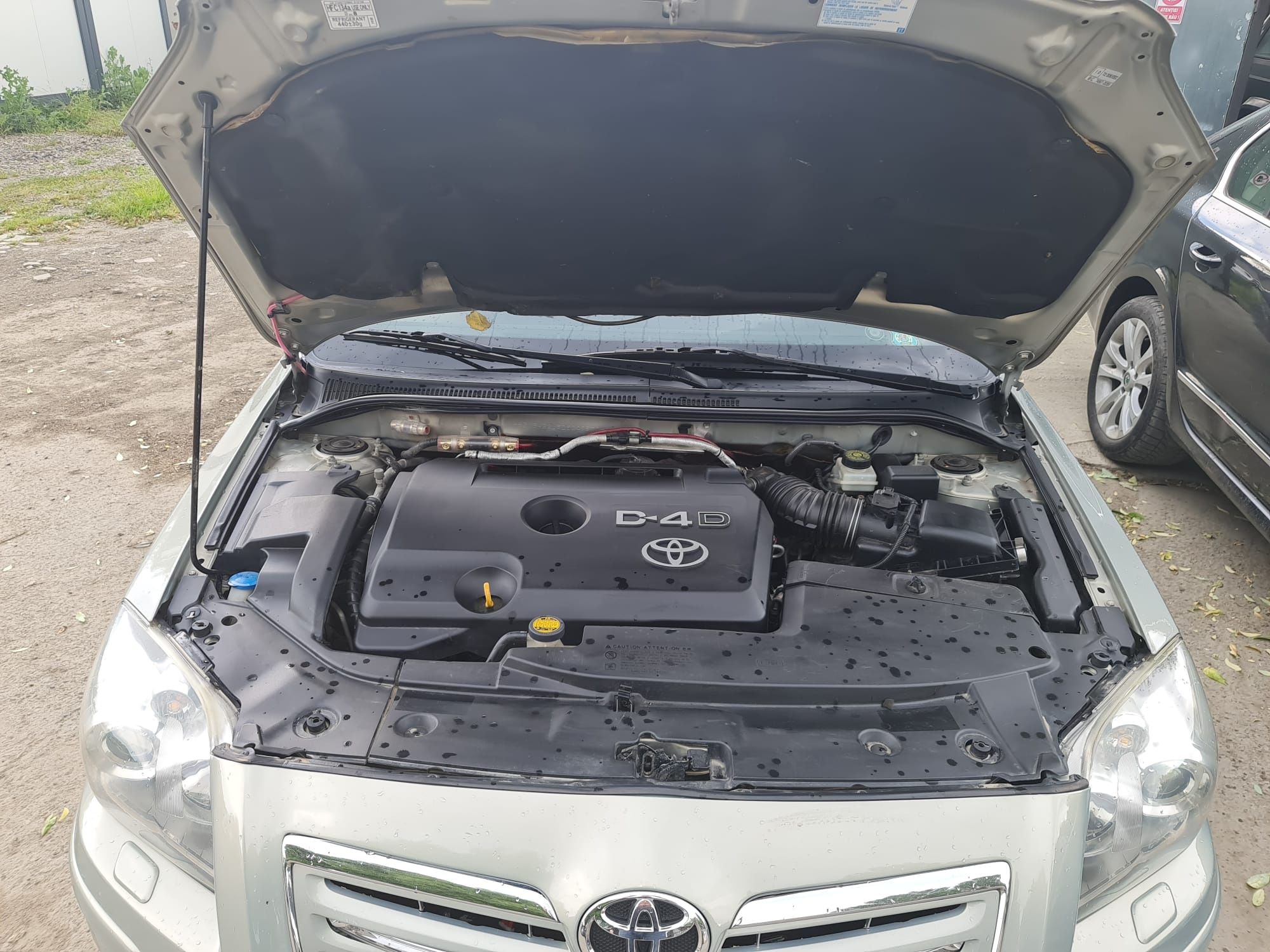 Dezmembrez Toyota Avensis T25  2008
