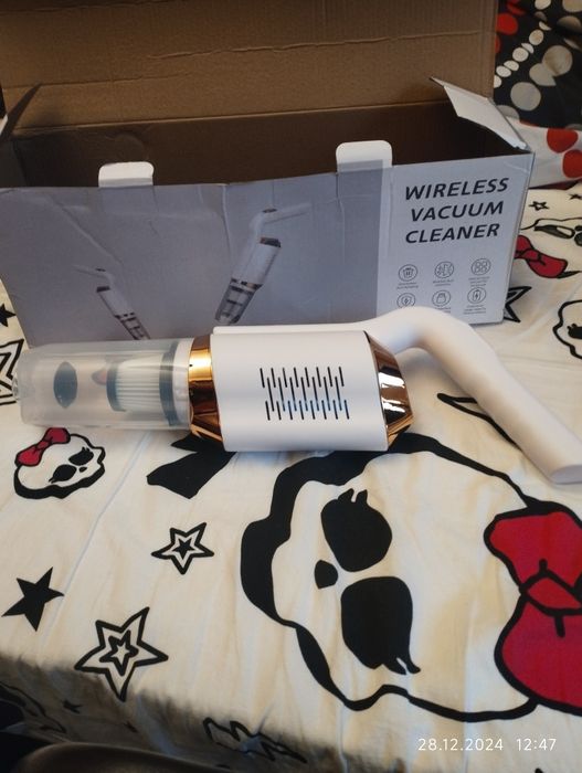 Aspirator vertical  cu acumulatori sigilat