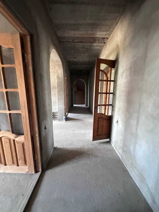 2 каватли 4 сотихли ховли сотилади.