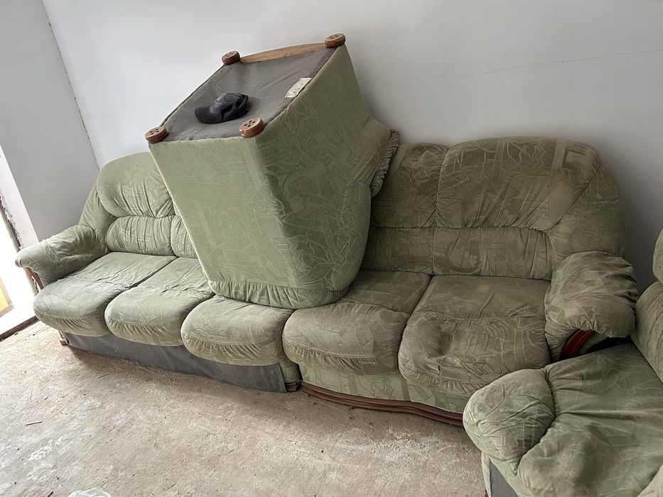 Угловой диван в хорошем состоянии