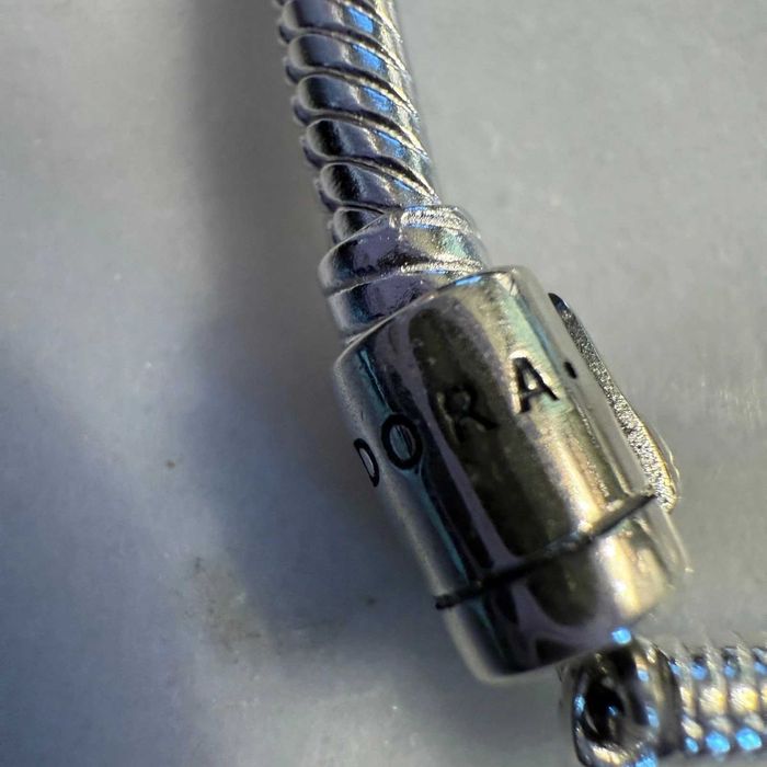 Гривна Пандора|Pandora