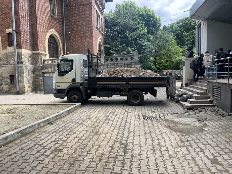 Oferim servicii de transport moluz debarasare moloz