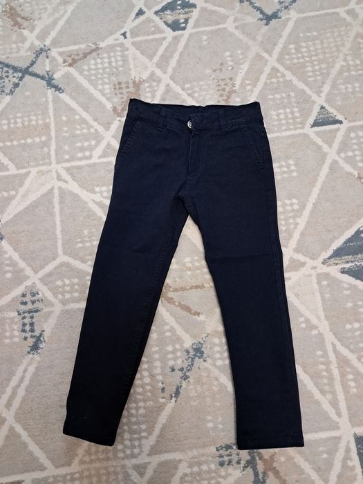 Продам брюки для мальчика на 5-7 лет