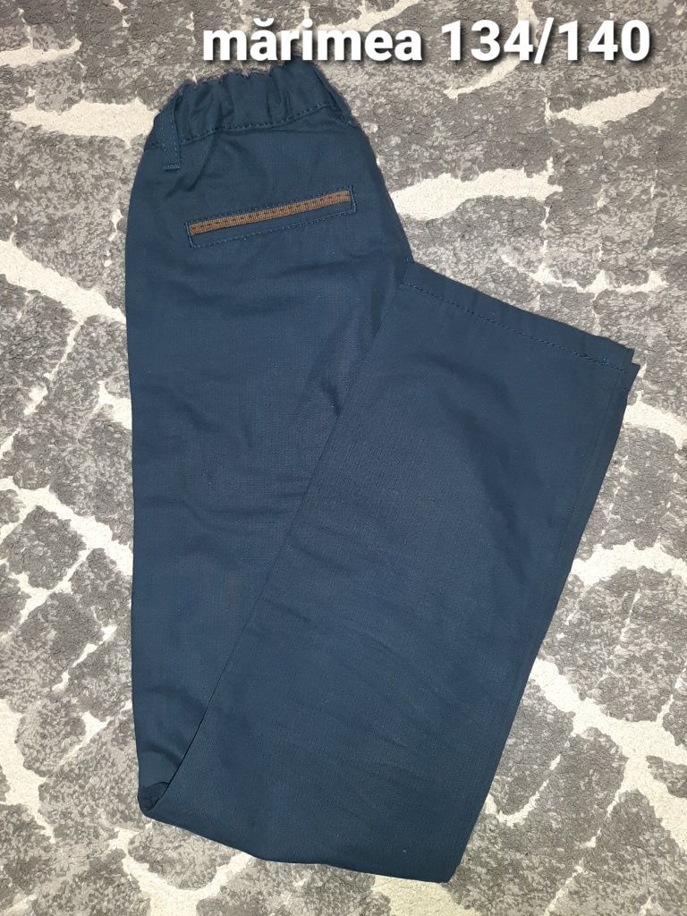 Pantaloni de blugi