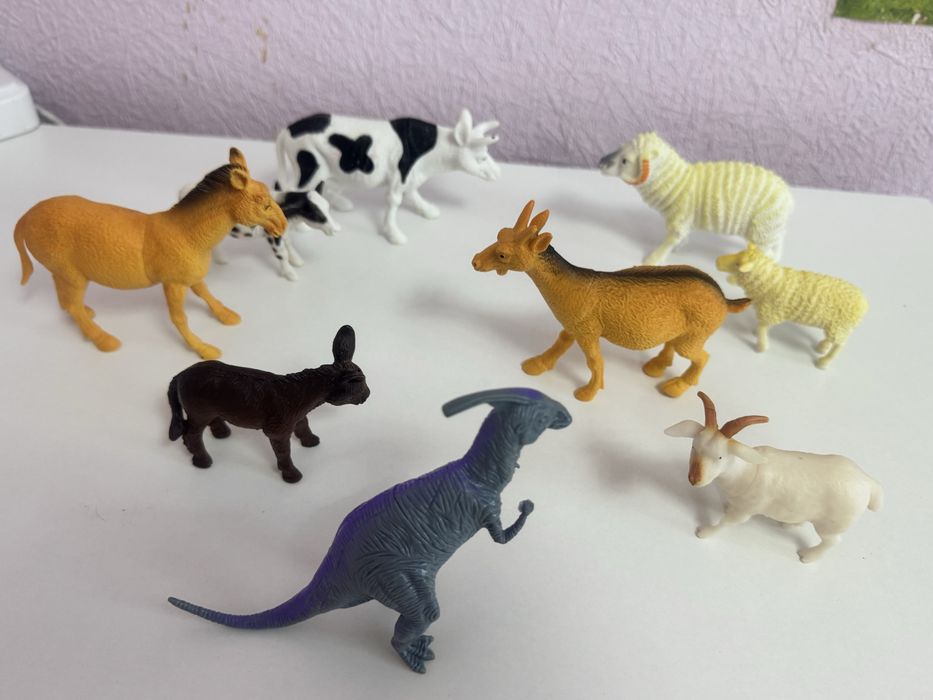 Игрушки разные и много