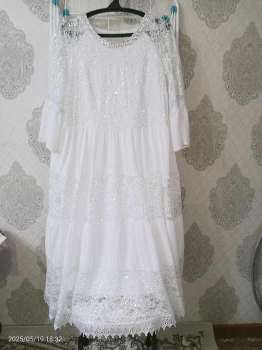 Продам платье шикарное белое