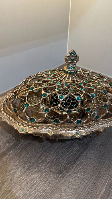 Декоративная подставка для парфюмерных флаконов в восточном стиле