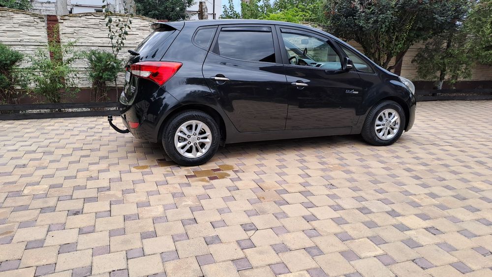 Hyundai ix20 blue drive
