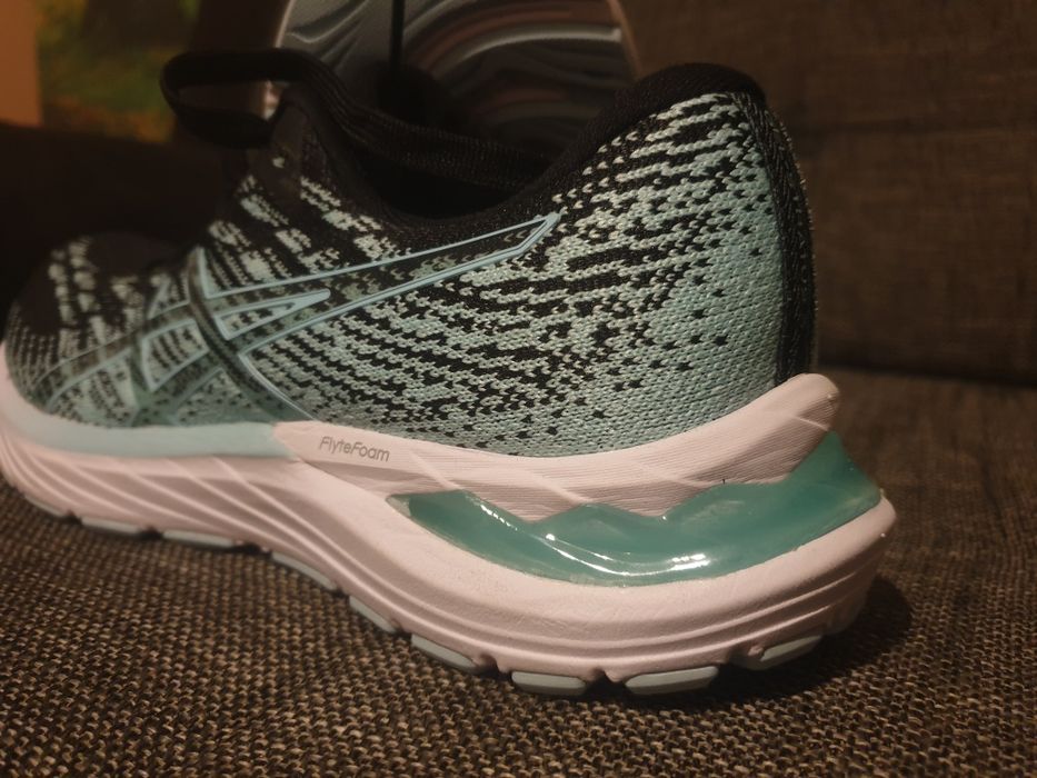 Adidasi asics alergat  noi