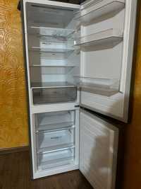 Холодильник жаңа сатылады бағасы келісімді