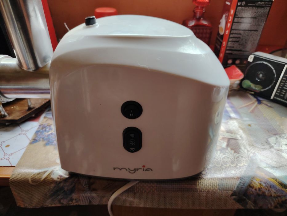 Mașina tocat carne electrica myria