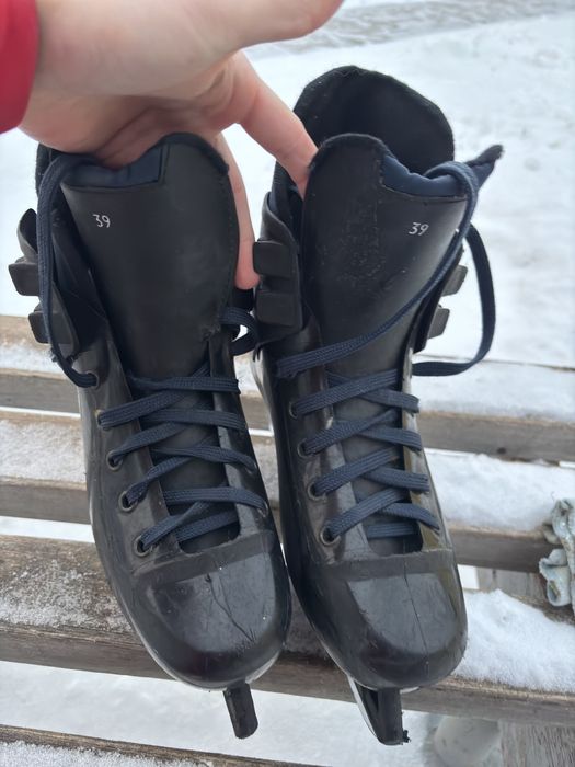 Продам коньки.