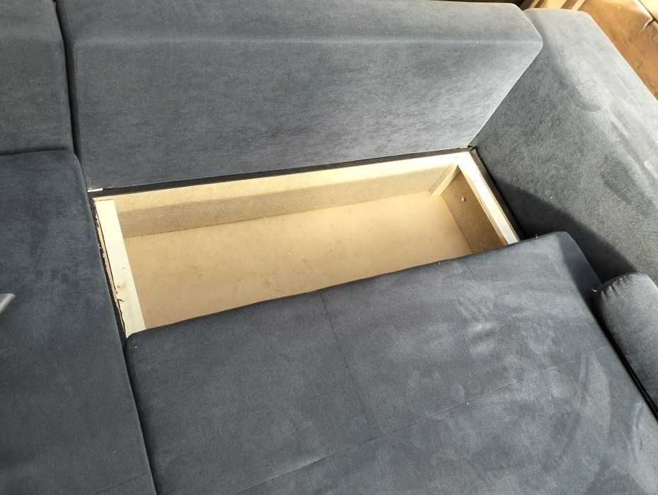 Vând canapea extensibila cu lada