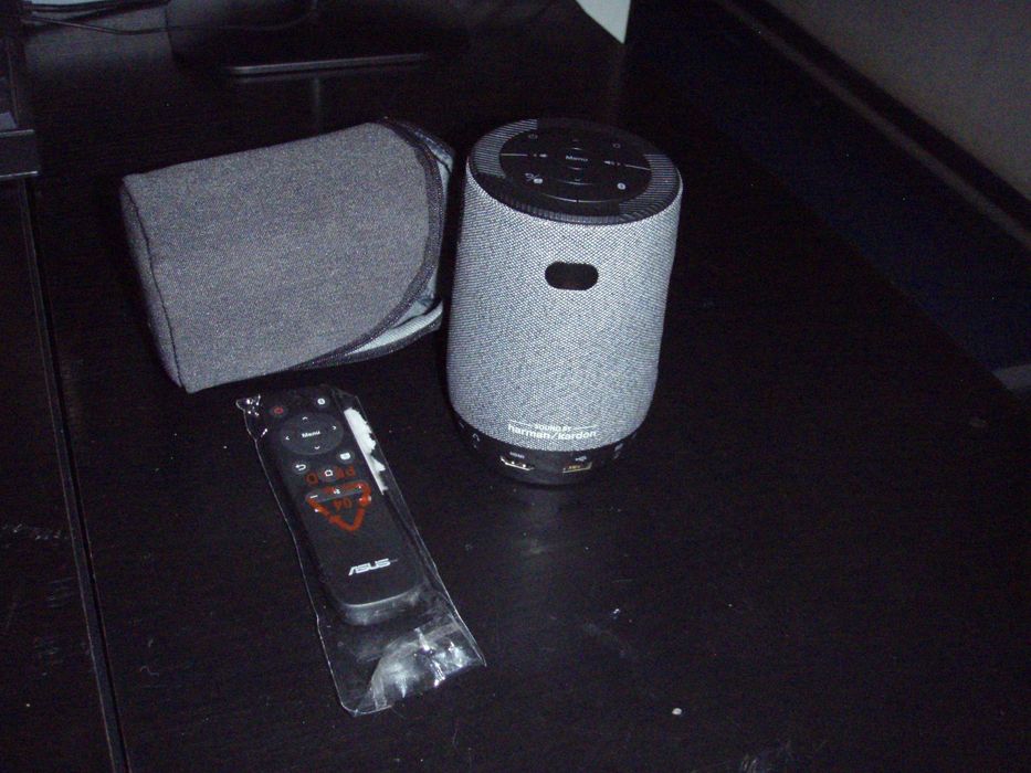 Videoproiector Asus ZenBeam Latte L1 cu baterie wifi si bluetooth, nou