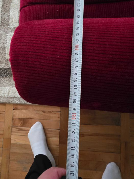 Диван триместен - запазен, здрав и удобен