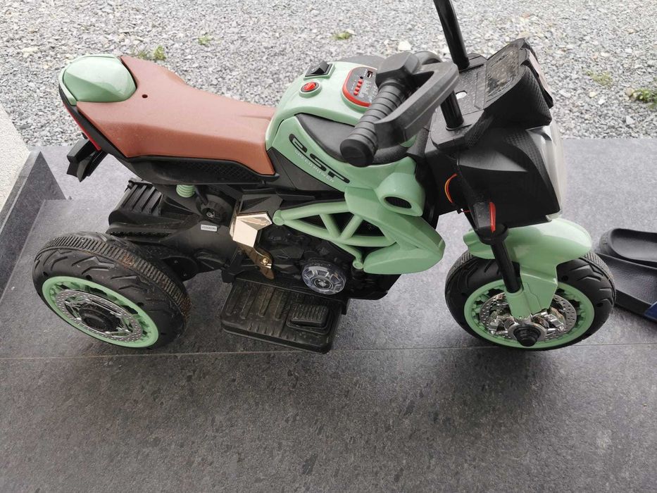 Tricicleta Electrica Copii, 2 Motoare, Bluetooth, Lumini si Sunete