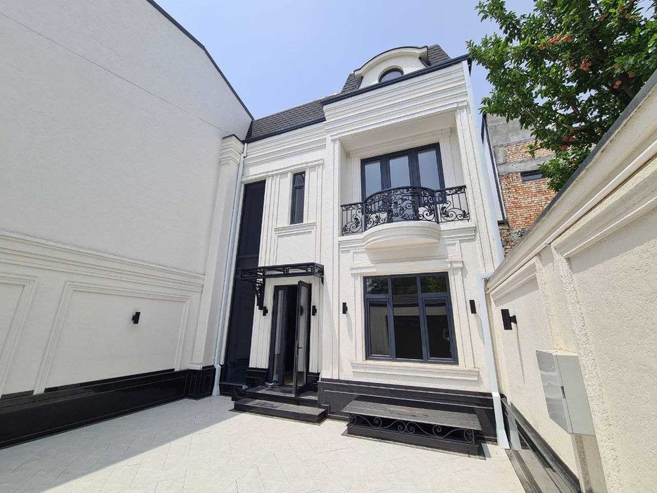 Циолковского ул. Евродом с парковкой на 5 машины