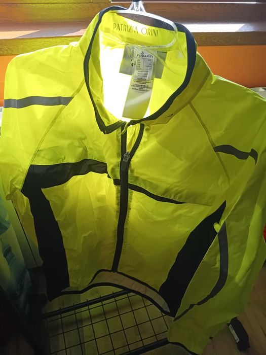 Vând pantaloni,tricouri,veste, geci, mănuși pentru ciclism