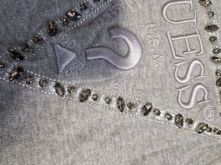 Пуловер Guess,оригинален.Нов