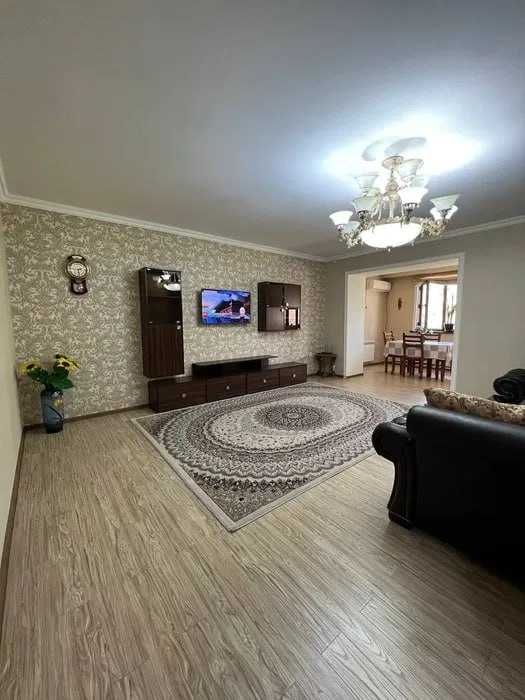 Срочно сдается 3х комнатная квартира рядом метро  ОЙБЕК  306*